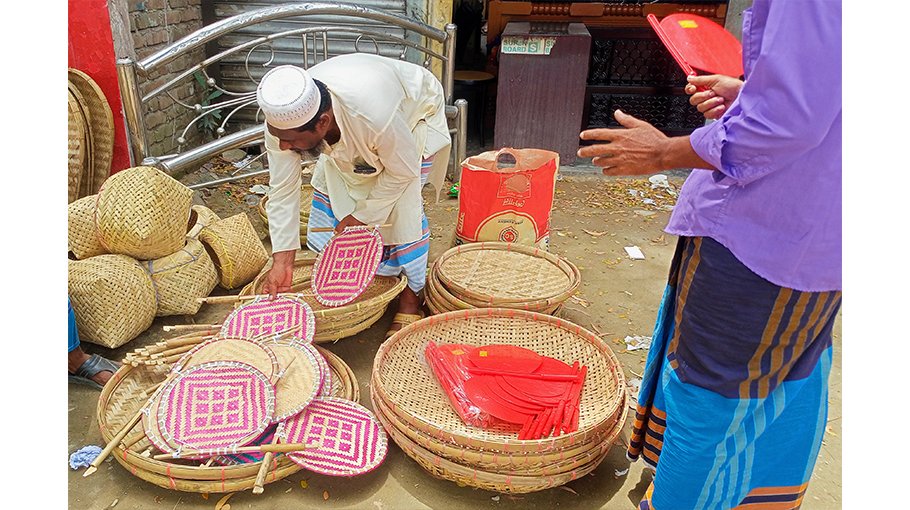 Demand for hand fans rises in Cumilla