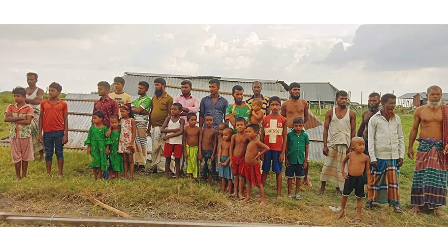Erosion-hit families in Pabna in dire need of aid