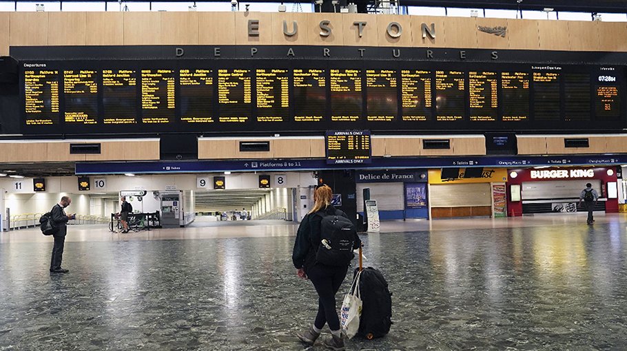 Trains paralysed again in UK as unions stage fresh strikes