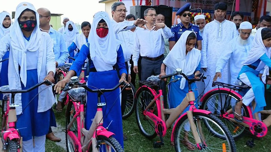 Over hundred students receive bicycle in Nilphamari