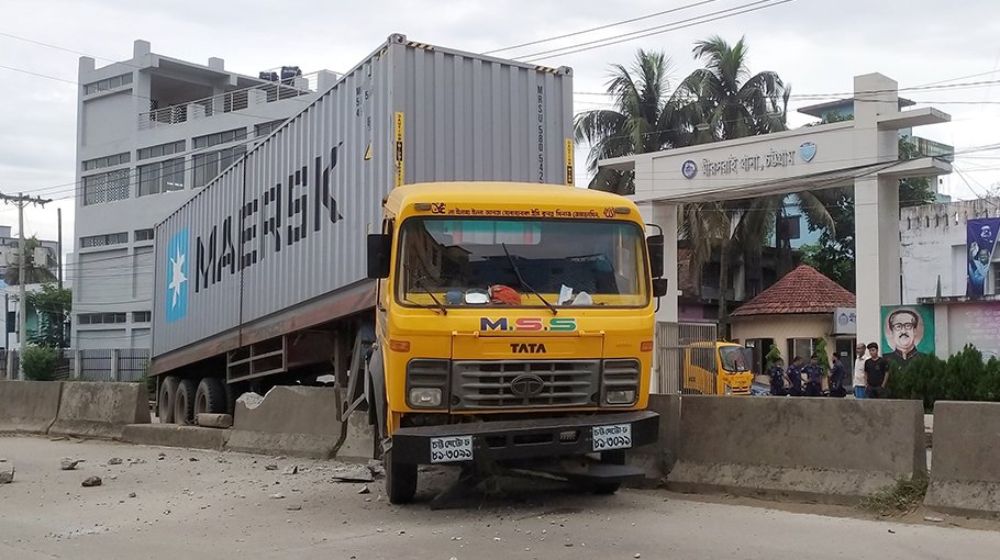 Lorry loses control over road divider in Mirsharai