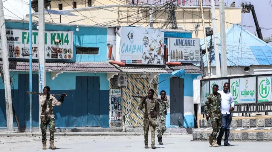 At least 10 killed as gunmen storm hotel in Somali capital
