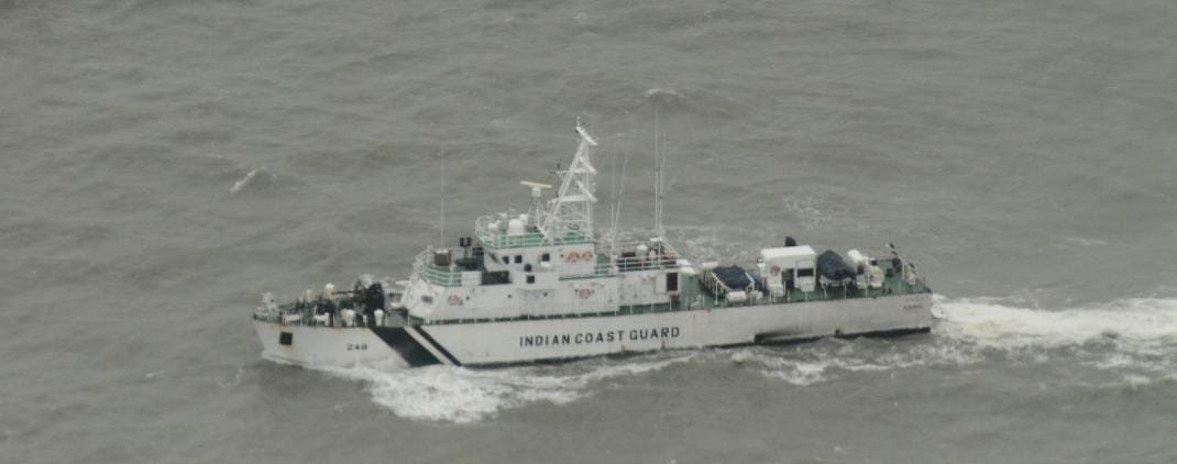 Indian Coast Guard rescues 10 Bangladeshi fishermen