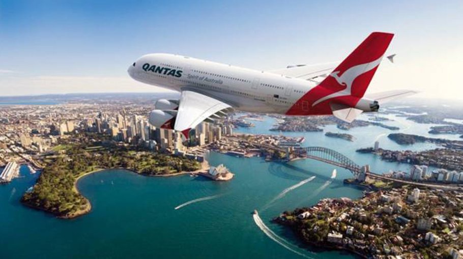 Qantas apologises to customers for operational problems