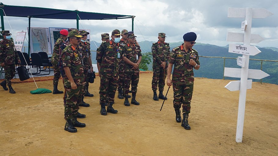 Army Chief visits CHT border road project
