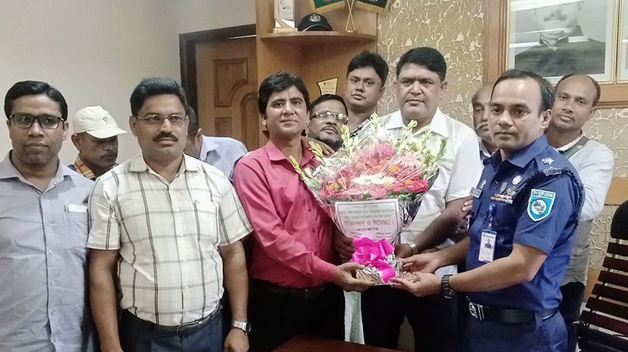 New SP meets journalists  of Kurigram Press Club