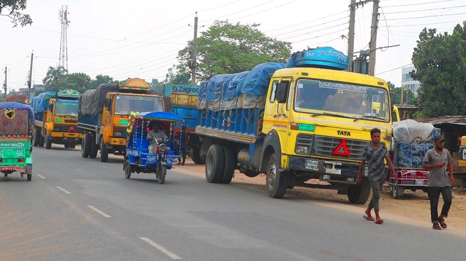 Illegal truck stands create gridlock in Thakurgaon