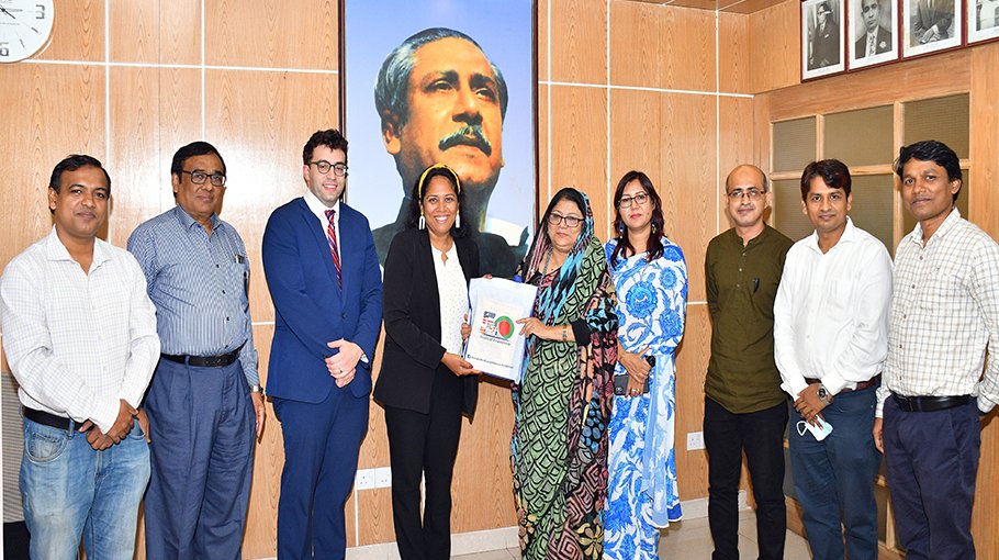 US embassy delegation meets CU VC