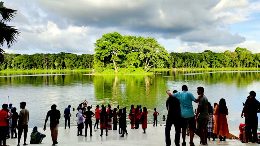 Durga Sagar Dighi has witnessed 250 years of history in Barishal