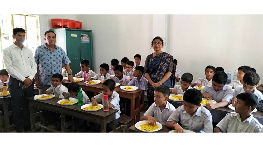 Midday meal for students starts in Kaliganj
