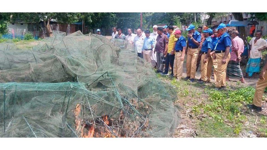 Bangla Natya holds cultural boating activities on Padma