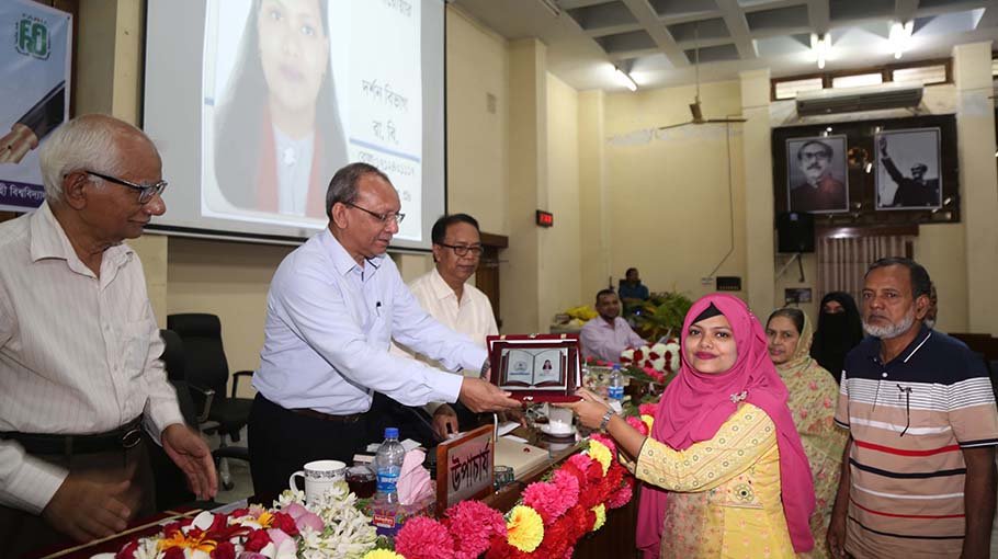 16 RU arts faculty students  get Deans Award