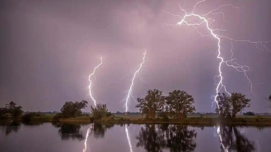 Lightning strike kills  9 in Sirajganj