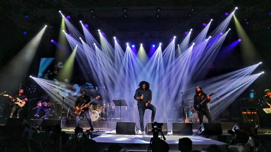 Shironamhin enthrals Dhaka audience