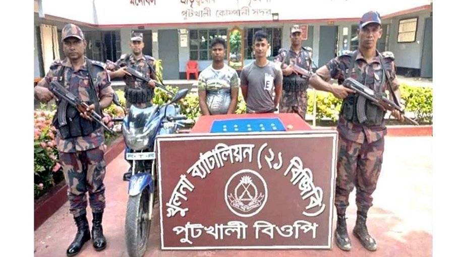 BGB nabs one with gold bars in Benapole 