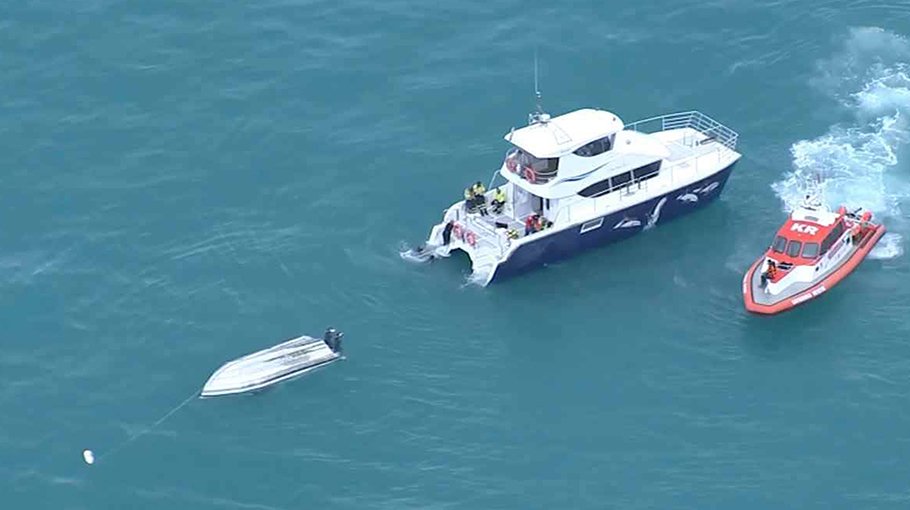5 dead after New Zealand boat flips in whale strike
