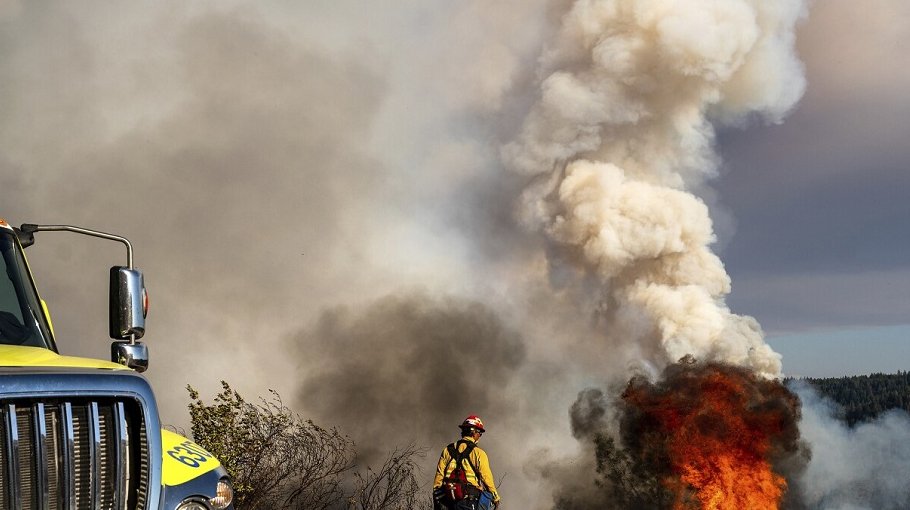 Storm’s fierce winds complicate California wildfire fight