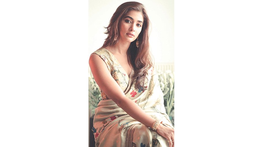 Pooja Hegde wins big  awards at SIIMA 2022