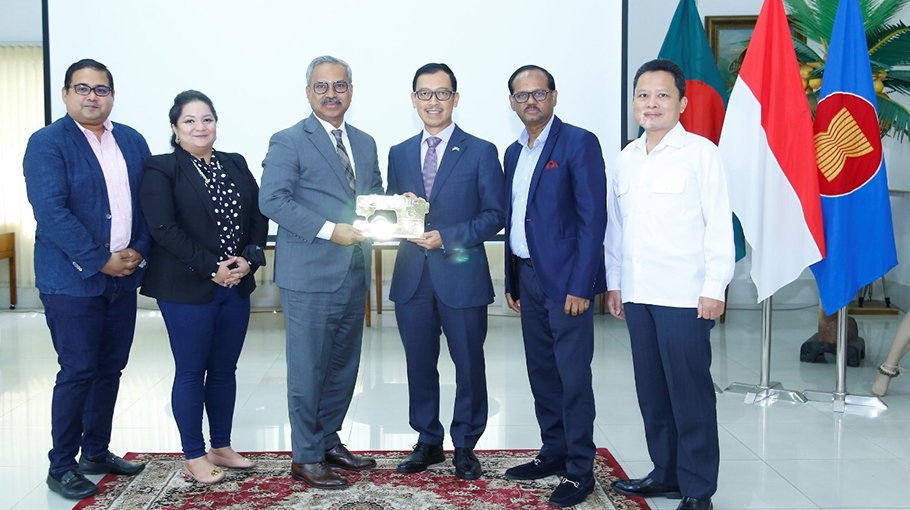 Bangladesh, Indonesia can complement  each other for apparel sector dev