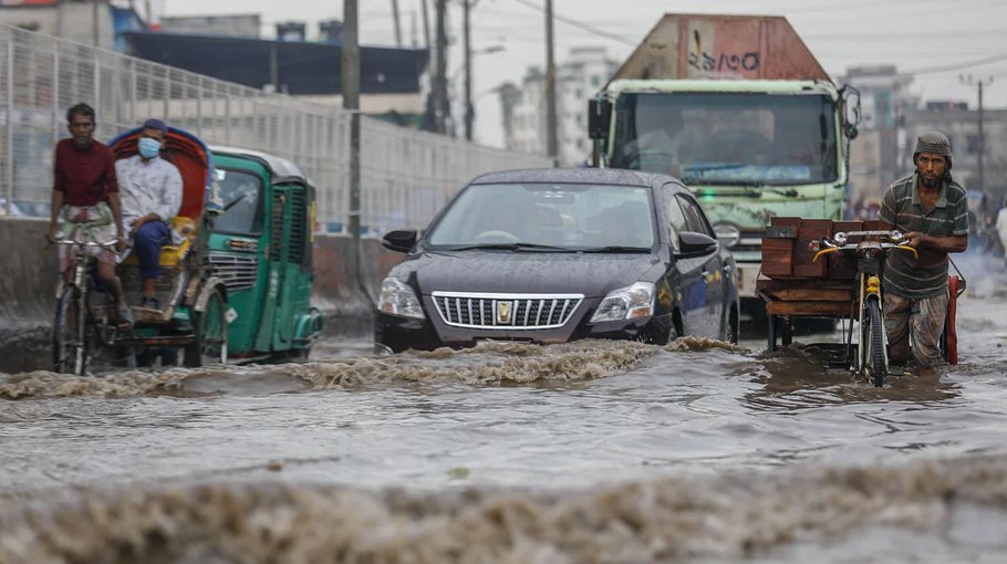 Rain leads to suffering of city dwellers