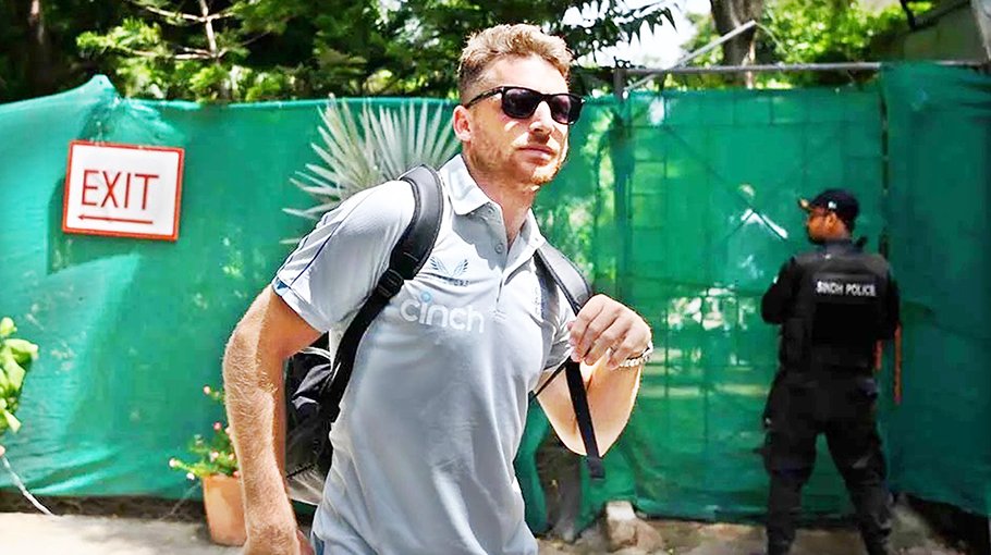 England cricketers arrive for first Pakistan tour since 2005