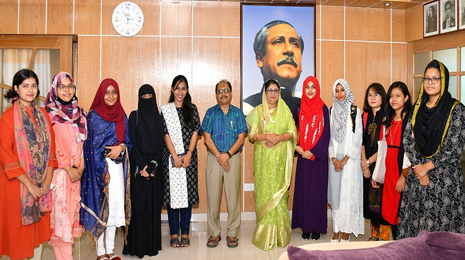 Japan’s Sakura Exchange Program students meet CU VC  