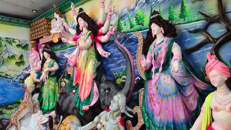 Idol makers busy with  last moment touchups