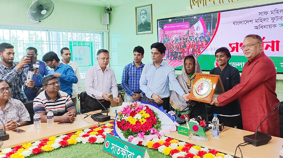 Satkhira district administration felicitates Sabina