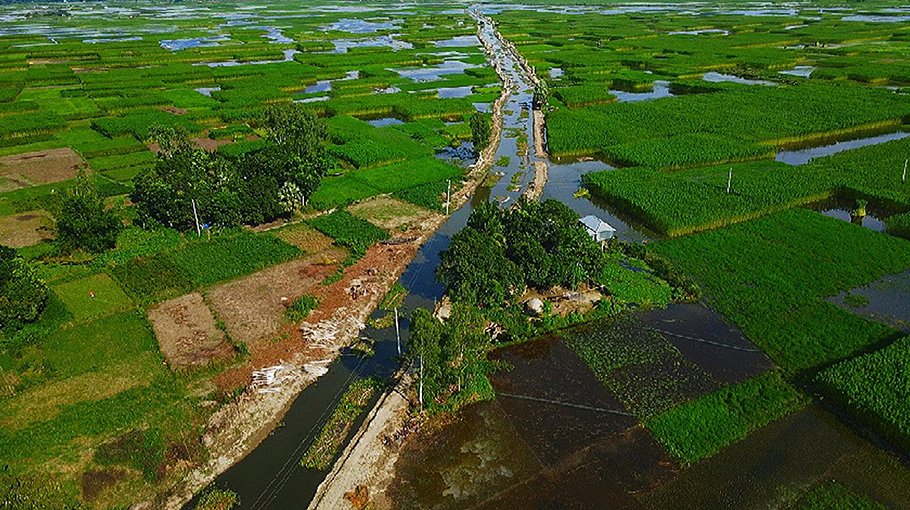 Unplanned canal digging hampers vehicular movement