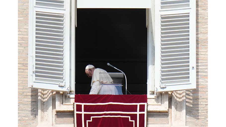 Pope warns of nuclear war risk, appeals to Putin for ceasefire