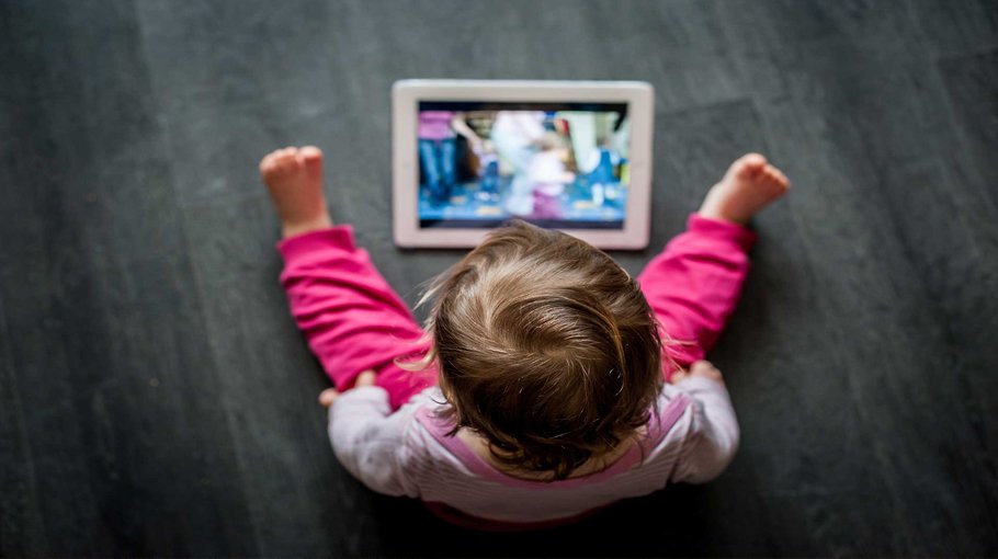 Children, parents should cut screen time