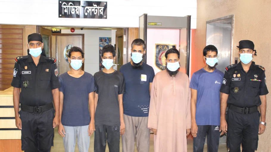 RAB nabs 5   suspected   militants