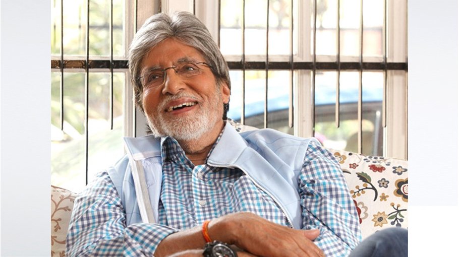 BigB surprises fans at midnight on 80th birthday