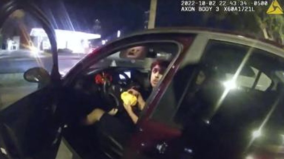 Ex-Texas cop charged for shooting teen eating hamburger