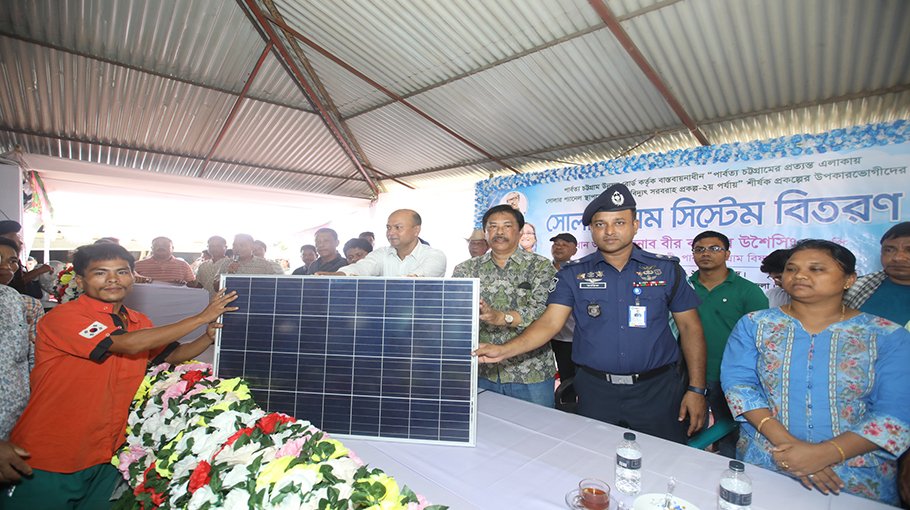 Illuminating remote hilly areas with solar power 