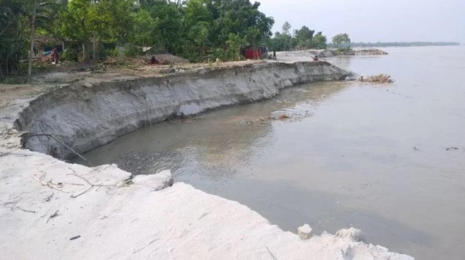 Jamuna swells at Sirajganj