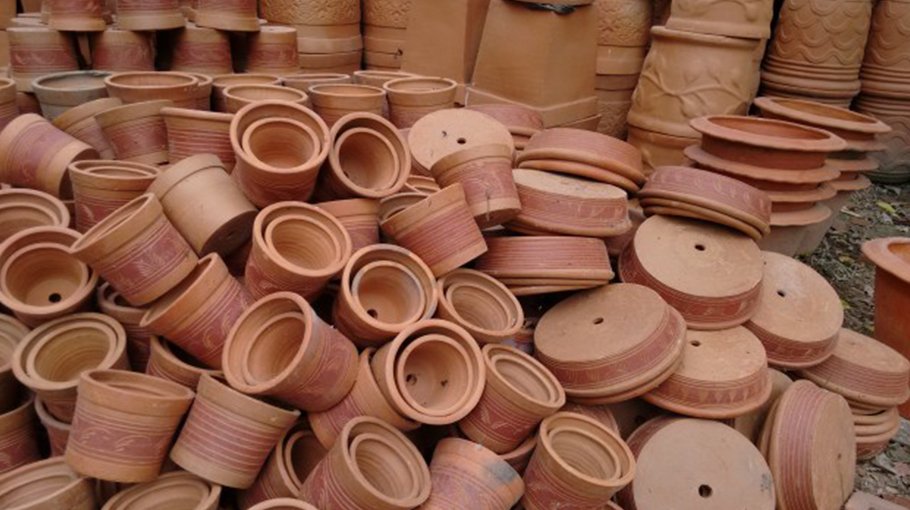 Pottery industry on verge of extinction, artisans in tight corner