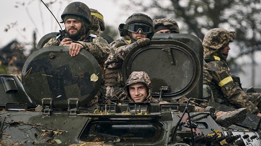 Russian, Ukrainian troops gird  for major battle in Kherson
