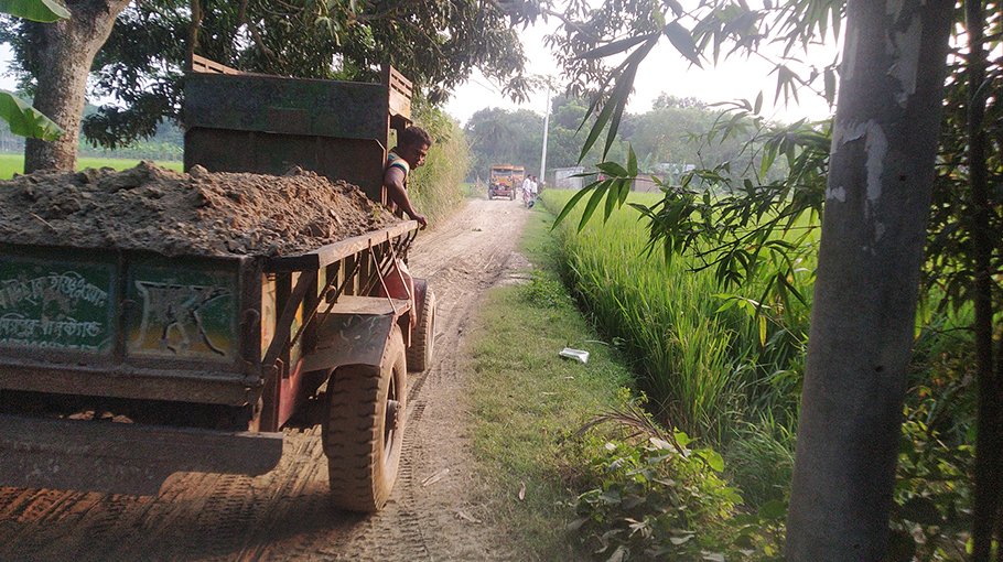 Mindless soil cutting threatens croplands in Natore