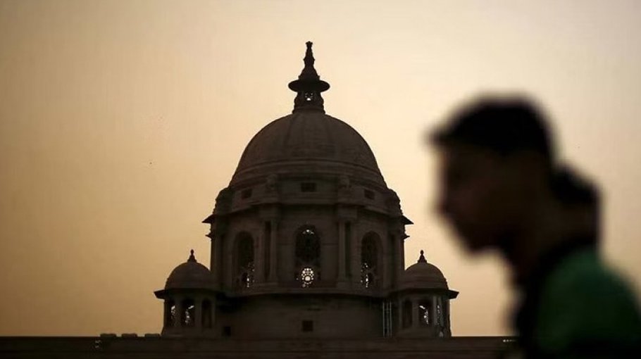 India government must set moderate divestment targets: Official