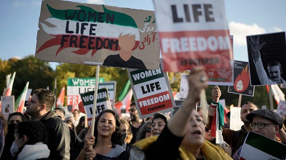 Iran protests trigger solidarity rallies in US, Europe