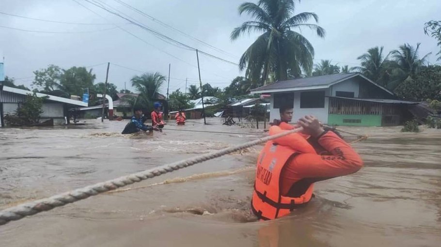 31 feared dead in floods, landslides in Philippines