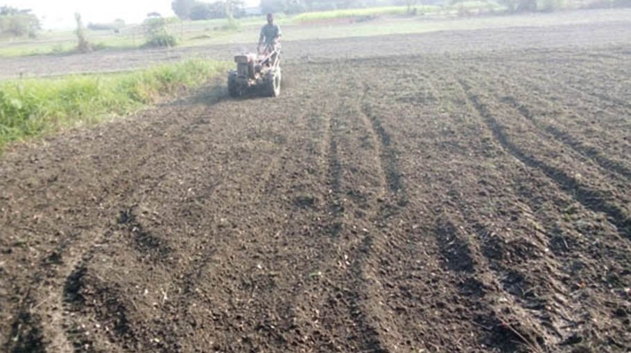 Farmers start preparing Char lands  as Jamuna water level decreases