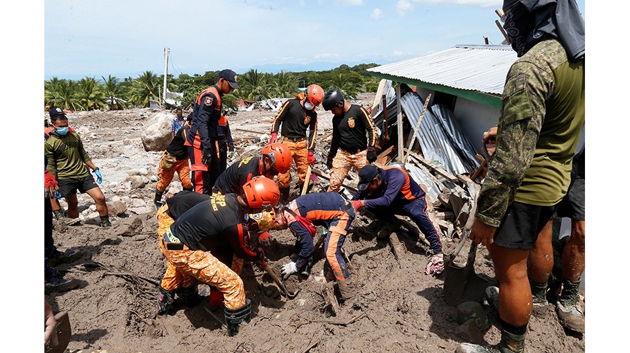 Philippine storm victims feared tsunami, ran toward mudslide
