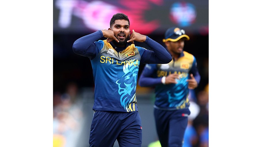 Sri Lanka keep semifinal hopes alive