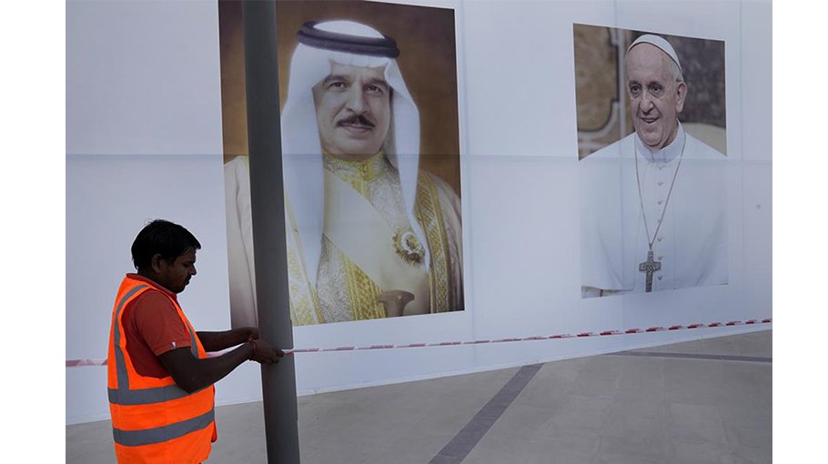 Pope presses Muslim dialogue in first papal visit to Bahrain