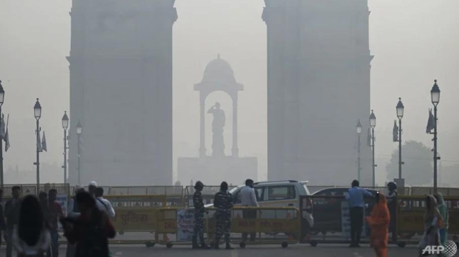 Delhi battles dangerous levels of air pollution