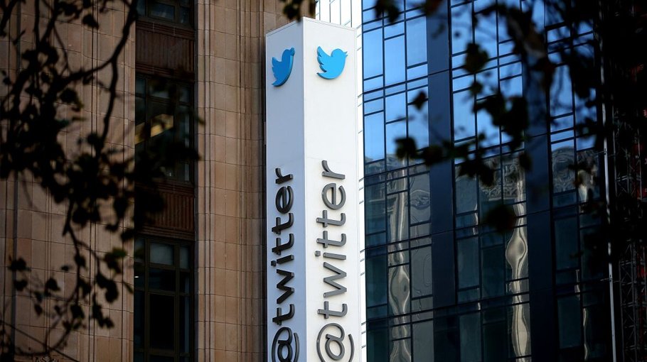 Employees brace for massive  layoffs at Musk's Twitter