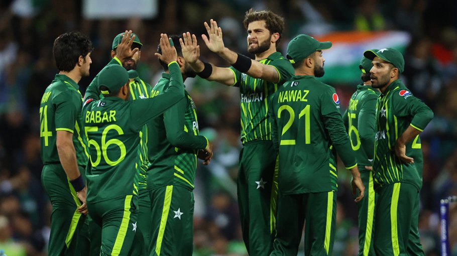 Pakistan annihilate Kiwis to reach T20 WC final