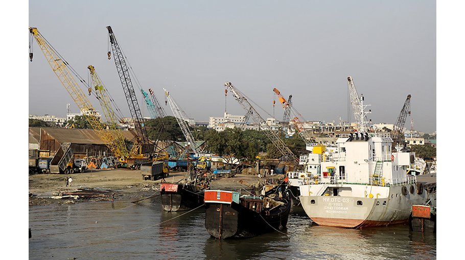 Lighterage workers at Ctg port call off strike